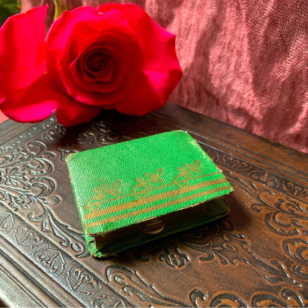 Vintage Leather bound Silver Metal Make-up Mirror Compact